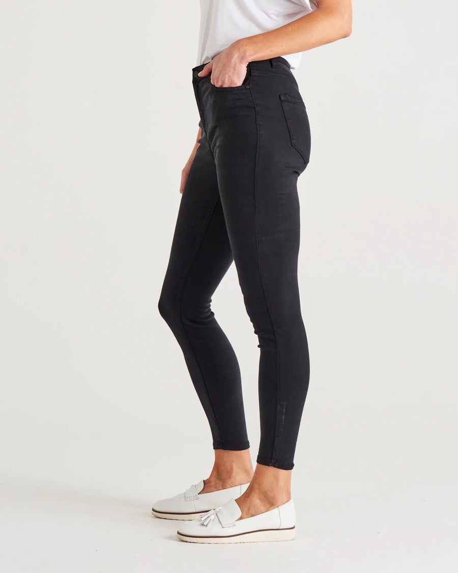 Betty Essential Jeans Black - Kohl and Soda