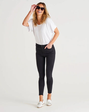 Betty Essential Jeans Black - Kohl and Soda