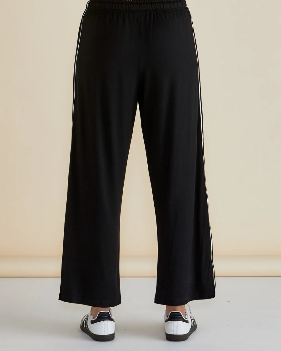 Evelyn Wide Leg Jogger