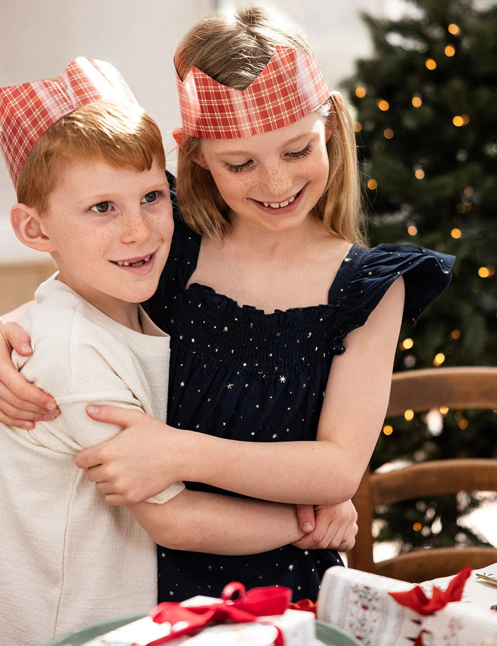 10 Pack Christmas Paper Crown Hats - Heirloom Holly Christmas