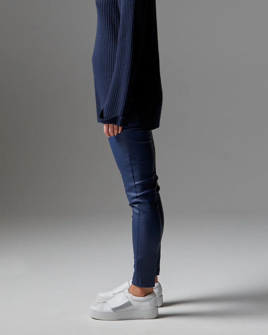 Balance Pant in Navy