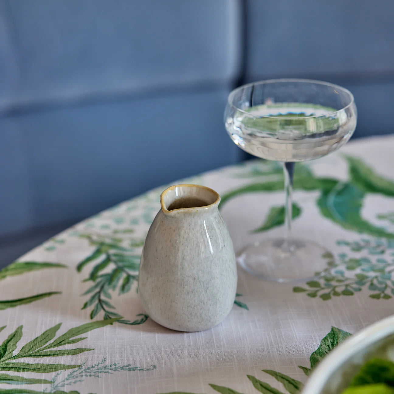 Oslo Reactive Ivory Pourer