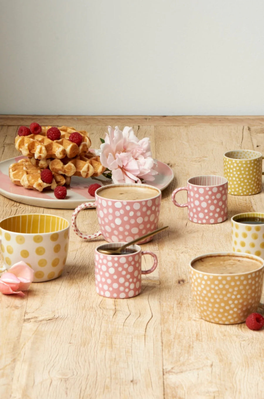 Chino Mug - Pink Dot