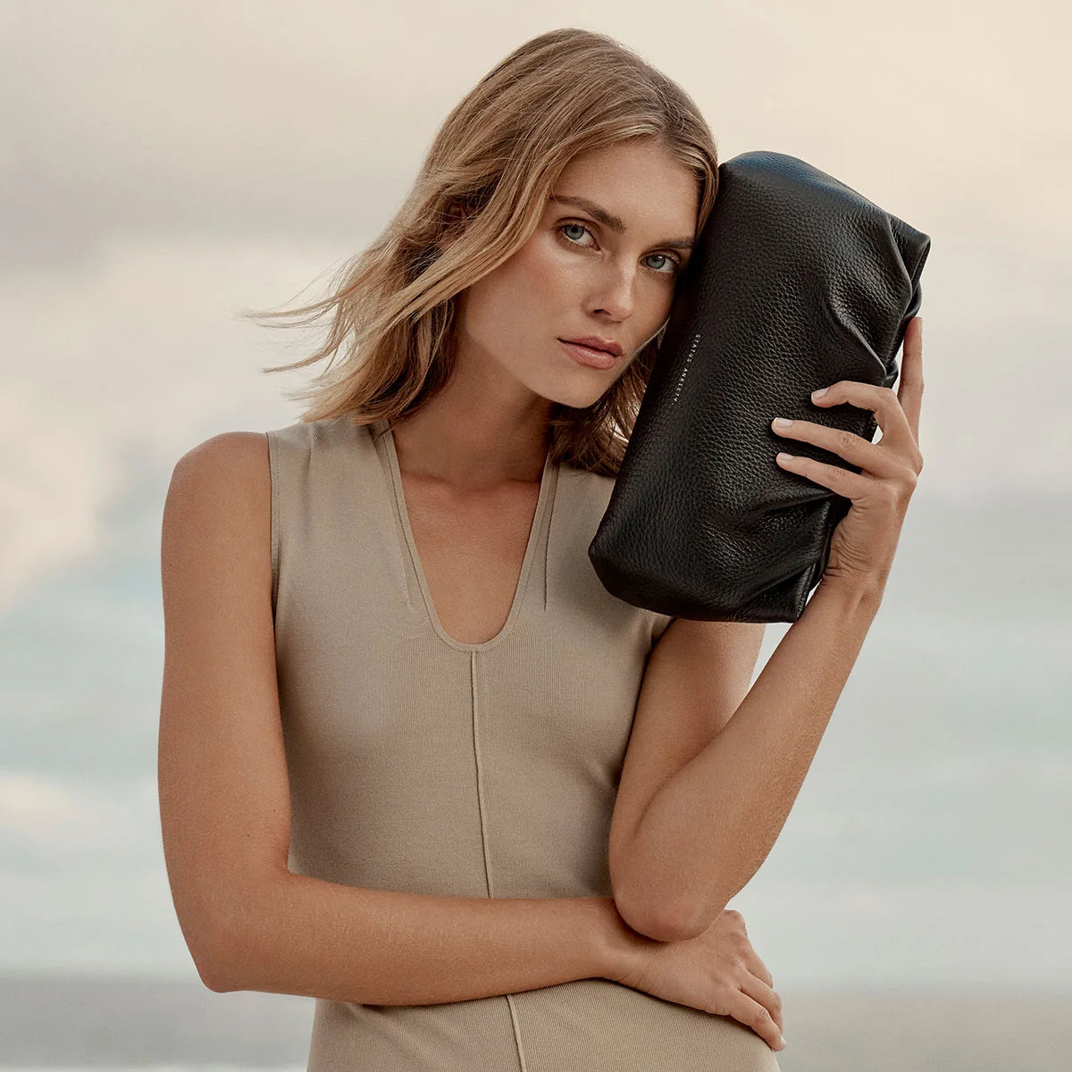 The Moment Clutch Black